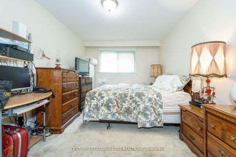 Photo 17 at 6 Ravenrock Court, Donalda, Toronto