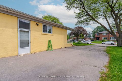 Photo 31 at 6 Ravenrock Court, Donalda, Toronto