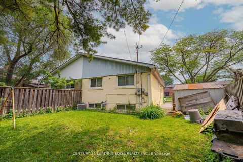 Photo 33 at 6 Ravenrock Court, Donalda, Toronto