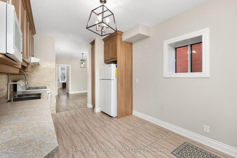 Photo 6 at 200 Roxton Road, Bellwoods, Toronto