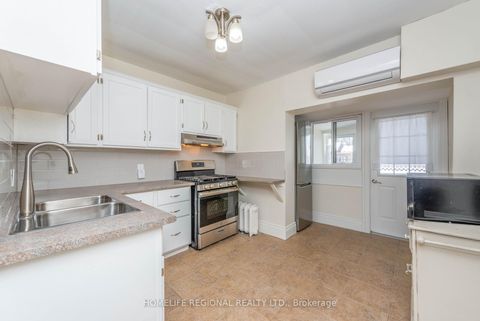 Photo 15 at 200 Roxton Road, Bellwoods, Toronto