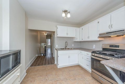 Photo 17 at 200 Roxton Road, Bellwoods, Toronto
