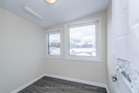 Photo 18 at 200 Roxton Road, Bellwoods, Toronto