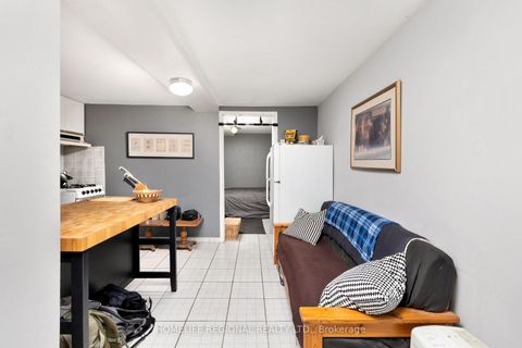 Photo 30 at 200 Roxton Road, Bellwoods, Toronto