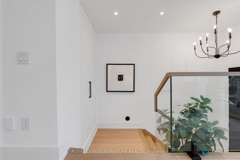 Photo 2 at 24 Elmsdale Road, East York, Toronto