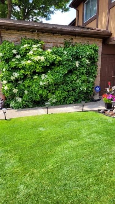 Photo 5 at 26 - 1580 Lancaster Drive, FA Falgarwood, Oakville