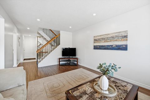 Photo 11 at 26 - 1580 Lancaster Drive, FA Falgarwood, Oakville