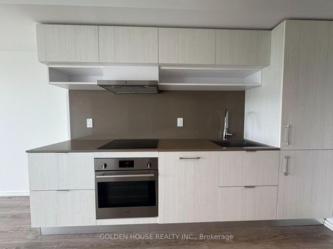 Photo 12 at 735 - 8 Hillsdale Avenue E, Mount Pleasant West, Toronto