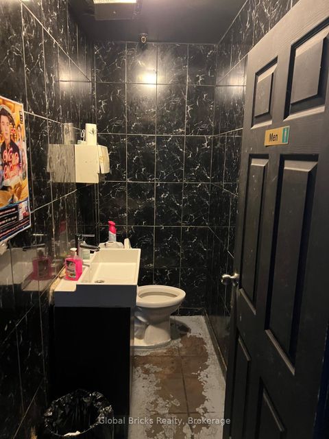 Photo 7 at 1 - 1290 Finch Avenue W, York University Heights, Toronto