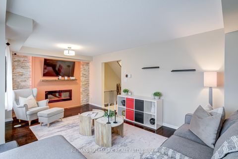 Photo 10 at 187 Hawkview Boulevard, Vellore Village, Vaughan