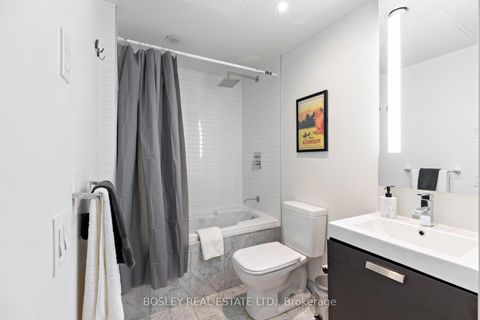 Photo 4 at 816 - 629 King Street W, Waterfront Communities C1, Toronto