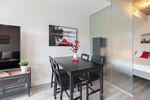 Photo 11 at 816 - 629 King Street W, Waterfront Communities C1, Toronto