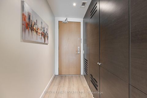 Photo 15 at 816 - 629 King Street W, Waterfront Communities C1, Toronto