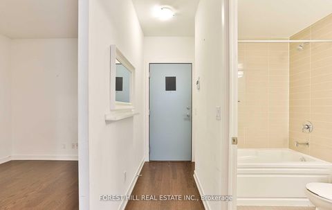 Photo 3 at 318 - 199 Richmond Street W, Waterfront Communities C1, Toronto