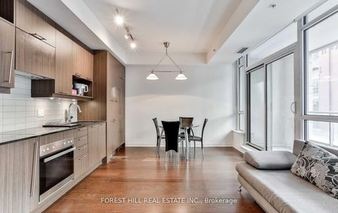 Photo 10 at 318 - 199 Richmond Street W, Waterfront Communities C1, Toronto