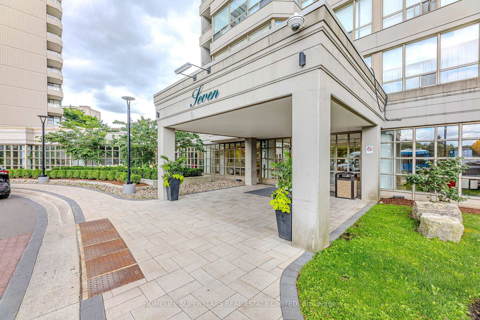 1005 - 7 Townsgate Drive, Yorkhill, Vaughan 