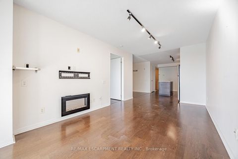 Photo 8 at 312 - 1040 The Queensway, City Centre West, Toronto