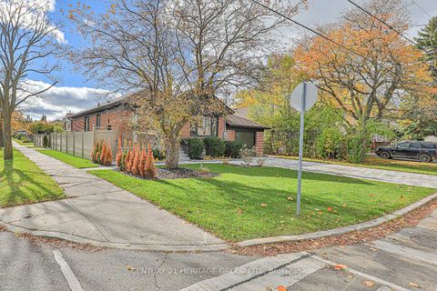 Photo 3 at 305 Connaught Avenue, Newtonbrook West, Toronto