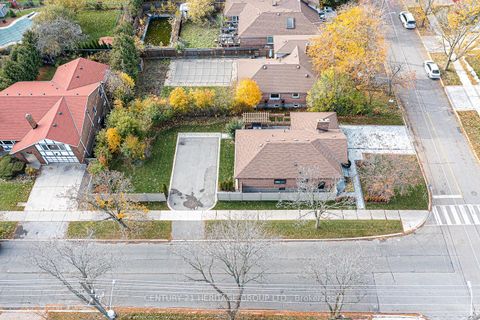 Photo 6 at 305 Connaught Avenue, Newtonbrook West, Toronto