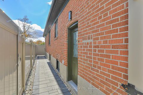 Photo 7 at 305 Connaught Avenue, Newtonbrook West, Toronto