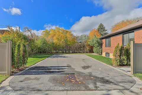 Photo 15 at 305 Connaught Avenue, Newtonbrook West, Toronto