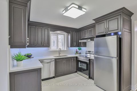 Photo 22 at 305 Connaught Avenue, Newtonbrook West, Toronto