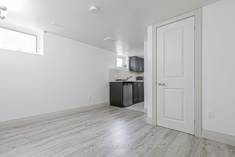 Photo 32 at 305 Connaught Avenue, Newtonbrook West, Toronto