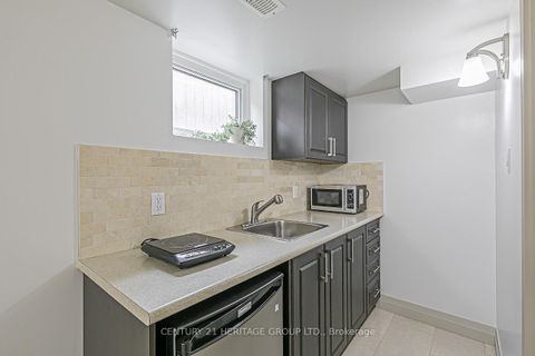 Photo 34 at 305 Connaught Avenue, Newtonbrook West, Toronto