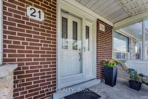 Photo 4 at 21 Kanarick Crescent, Jane Heights, Toronto