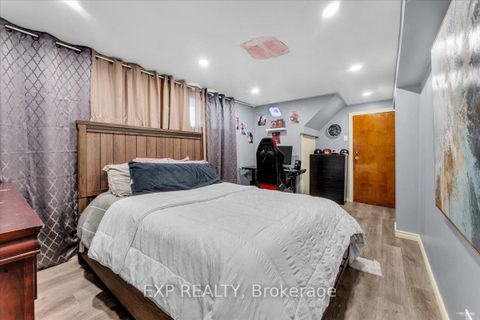 Photo 32 at 21 Kanarick Crescent, Jane Heights, Toronto