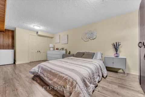 Photo 35 at 21 Kanarick Crescent, Jane Heights, Toronto