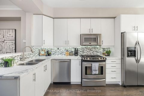 Photo 3 at 114 Six Point Road, City Centre West, Toronto