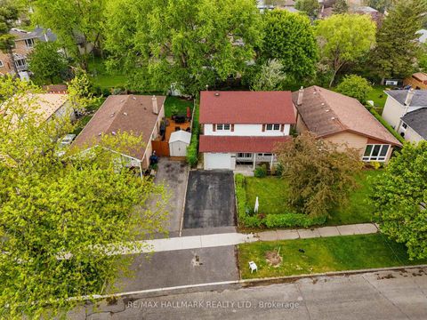 Photo 2 at 35 Rowallan Drive, West Hill, Toronto