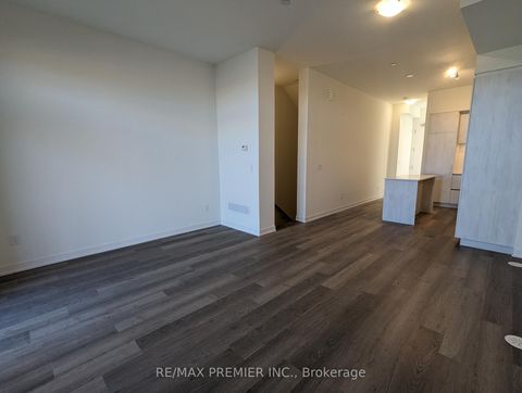 Photo 6 at 408 - 11 Steckley House Lane, Rural Richmond Hill, Richmond Hill