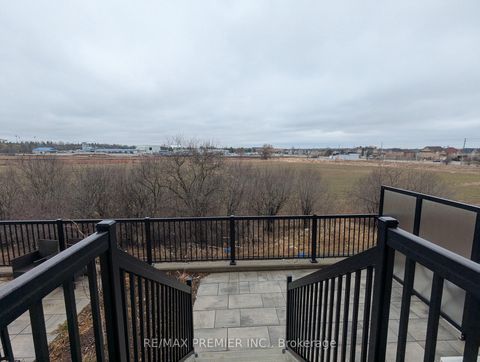 Photo 14 at 408 - 11 Steckley House Lane, Rural Richmond Hill, Richmond Hill