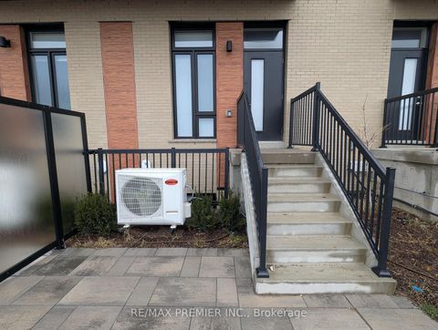 Photo 15 at 408 - 11 Steckley House Lane, Rural Richmond Hill, Richmond Hill