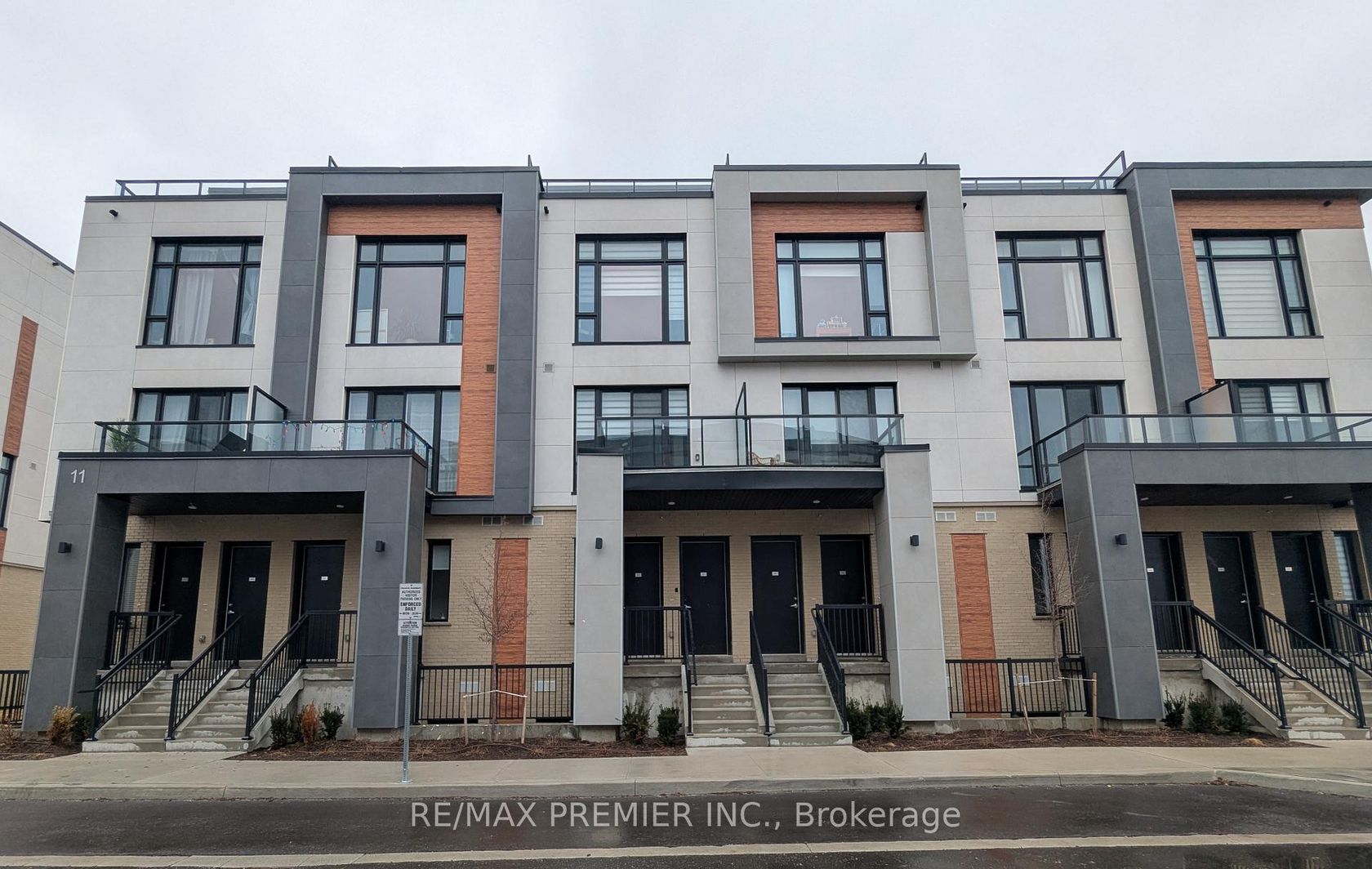 408 - 11 Steckley House Lane, Rural Richmond Hill, Richmond Hill 