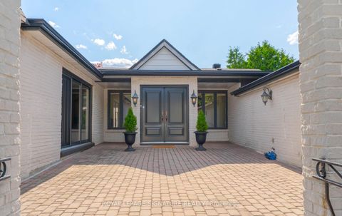 Photo 1 at 2098 Pharmacy Avenue, L'Amoreaux, Toronto