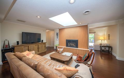 Photo 5 at 2098 Pharmacy Avenue, L'Amoreaux, Toronto