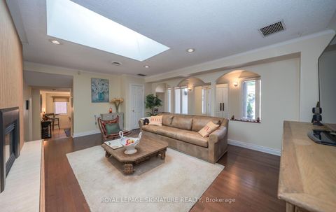 Photo 7 at 2098 Pharmacy Avenue, L'Amoreaux, Toronto