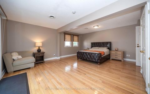 Photo 15 at 2098 Pharmacy Avenue, L'Amoreaux, Toronto