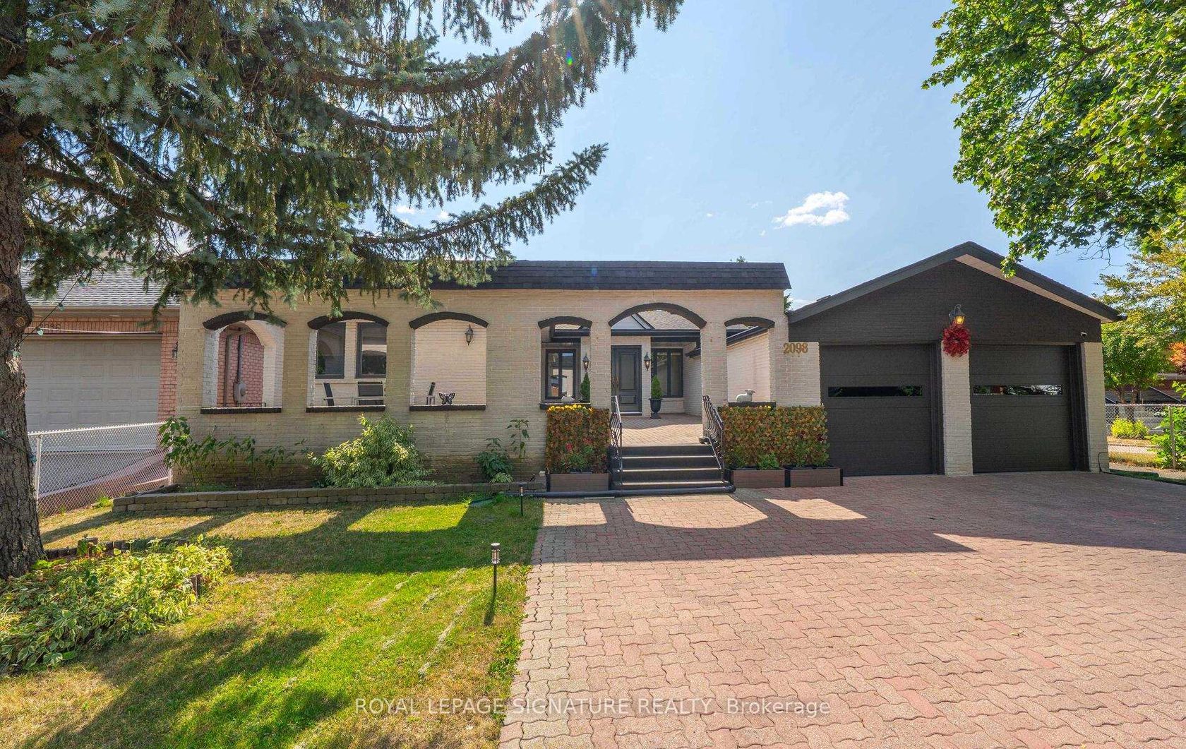 2098 Pharmacy Avenue, L'Amoreaux, Toronto 