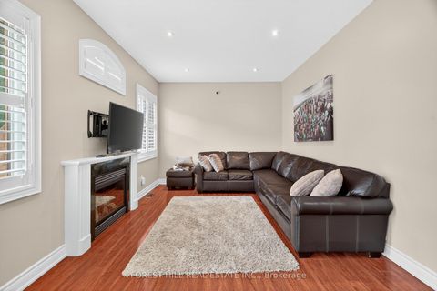 Photo 15 at 10 Mendel Crescent, Patterson, Vaughan