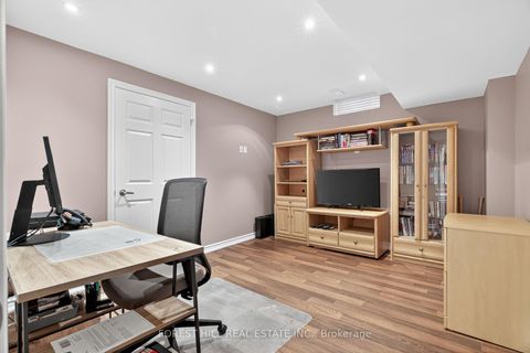 Photo 32 at 10 Mendel Crescent, Patterson, Vaughan