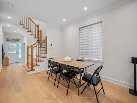 Photo 3 at 117 Wildberry Crescent, Vellore Village, Vaughan