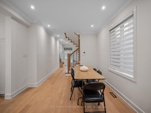 Photo 4 at 117 Wildberry Crescent, Vellore Village, Vaughan