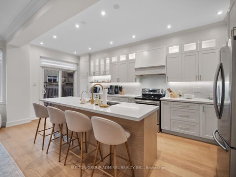 Photo 7 at 117 Wildberry Crescent, Vellore Village, Vaughan