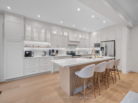 Photo 9 at 117 Wildberry Crescent, Vellore Village, Vaughan