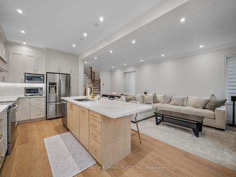 Photo 11 at 117 Wildberry Crescent, Vellore Village, Vaughan