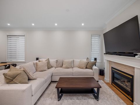 Photo 14 at 117 Wildberry Crescent, Vellore Village, Vaughan